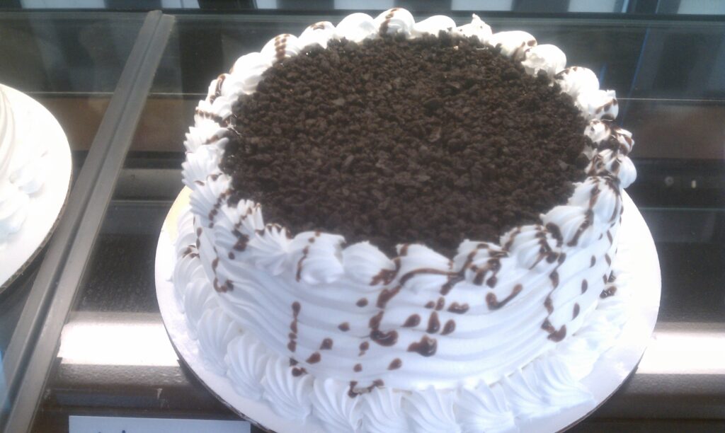 Cookie crunch ice cream cake